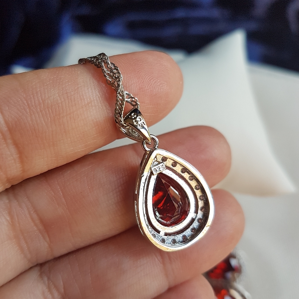 Swarovski Elements 925 Sterling Silver Red Teardrop Necklace & Earrings SET NEW - Picture 11 of 15